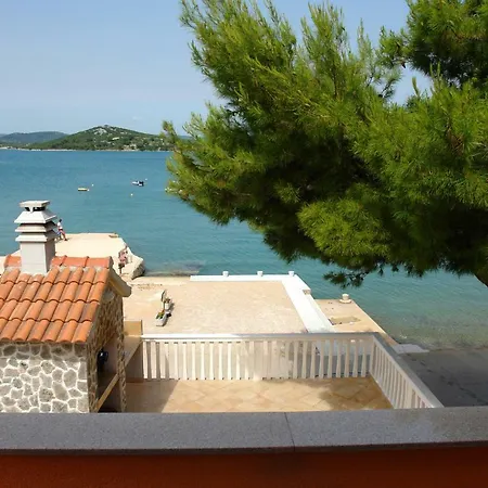 Ena 2 * Betina (Sibenik-Knin)