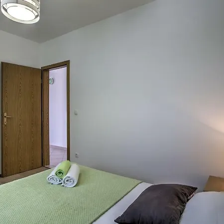 Ena 2 Betina (Sibenik-Knin)