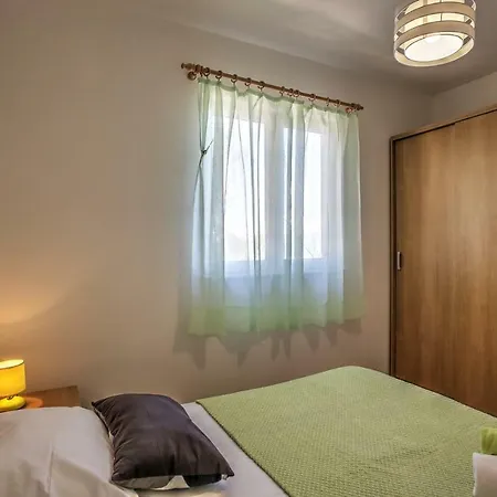 Ena 2 * Betina (Sibenik-Knin)