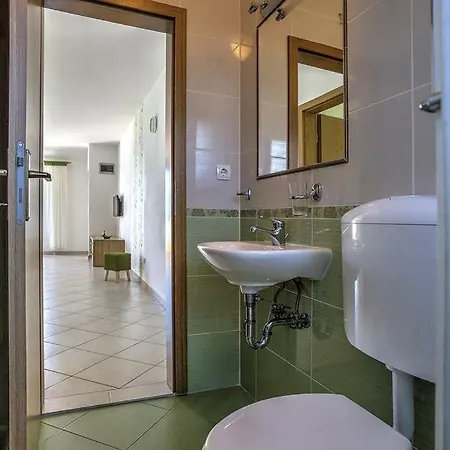 Ena 2 Lägenhet Betina (Sibenik-Knin)